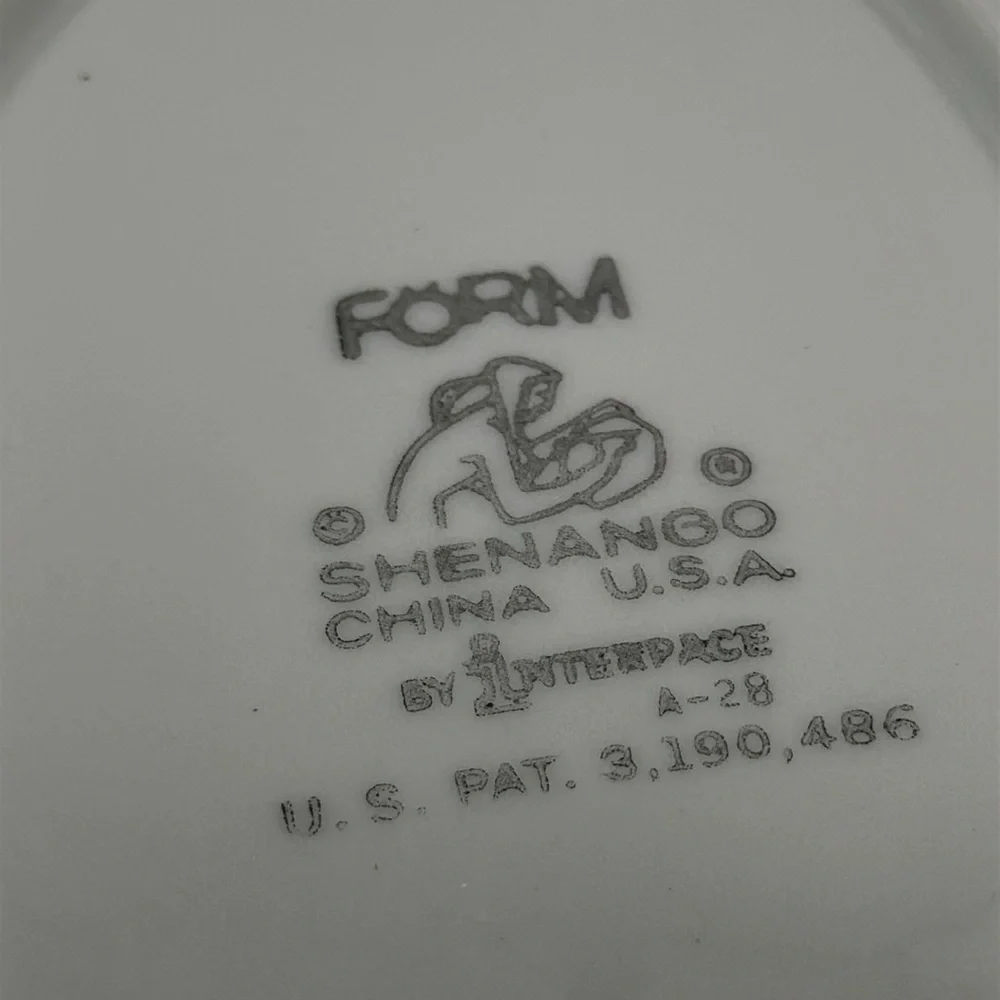Form oval white ceramic soap dish